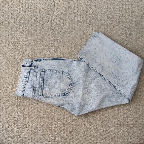 Gap acid wash cut off jeans , slim straight cut, size 26 Petite - Picture 4 of 4